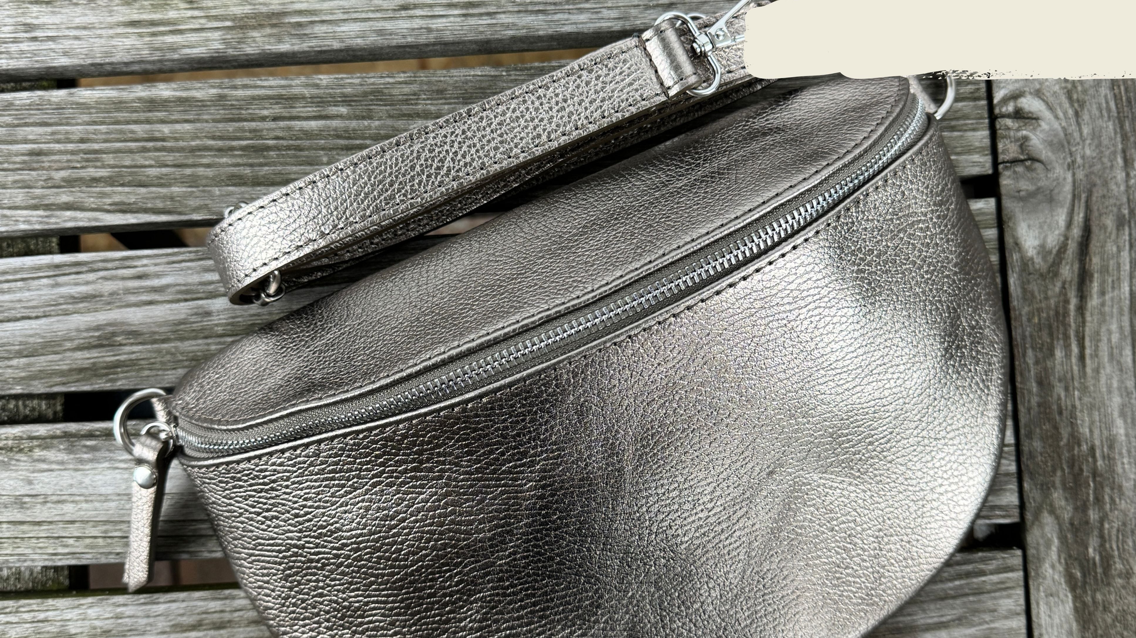 Tasche im Metallic Look - Trend 2024
