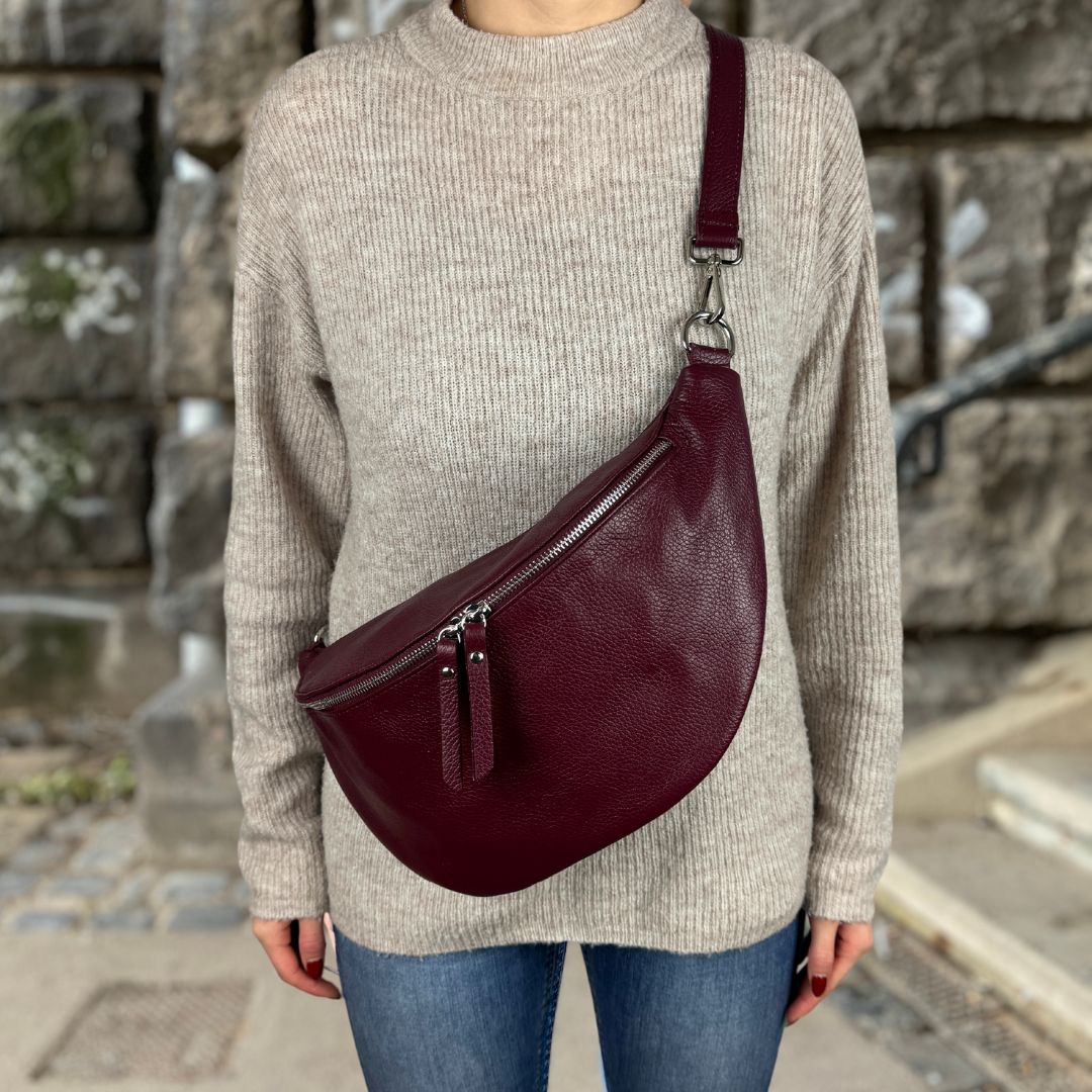 Burgunderrote Bauchtasche
