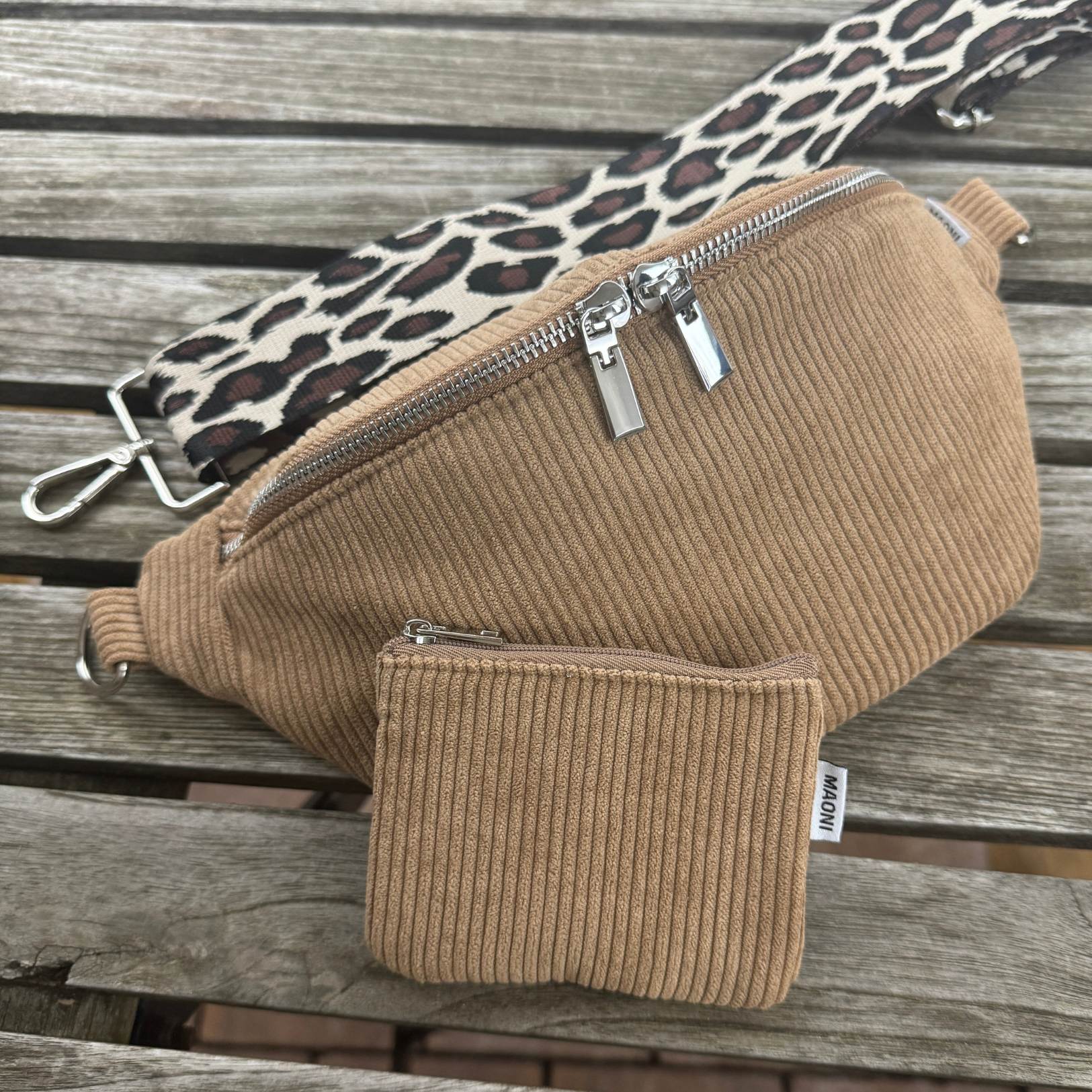 braunes Cord Etui mit getigertem Taschengurt und Cord Bauchtasche