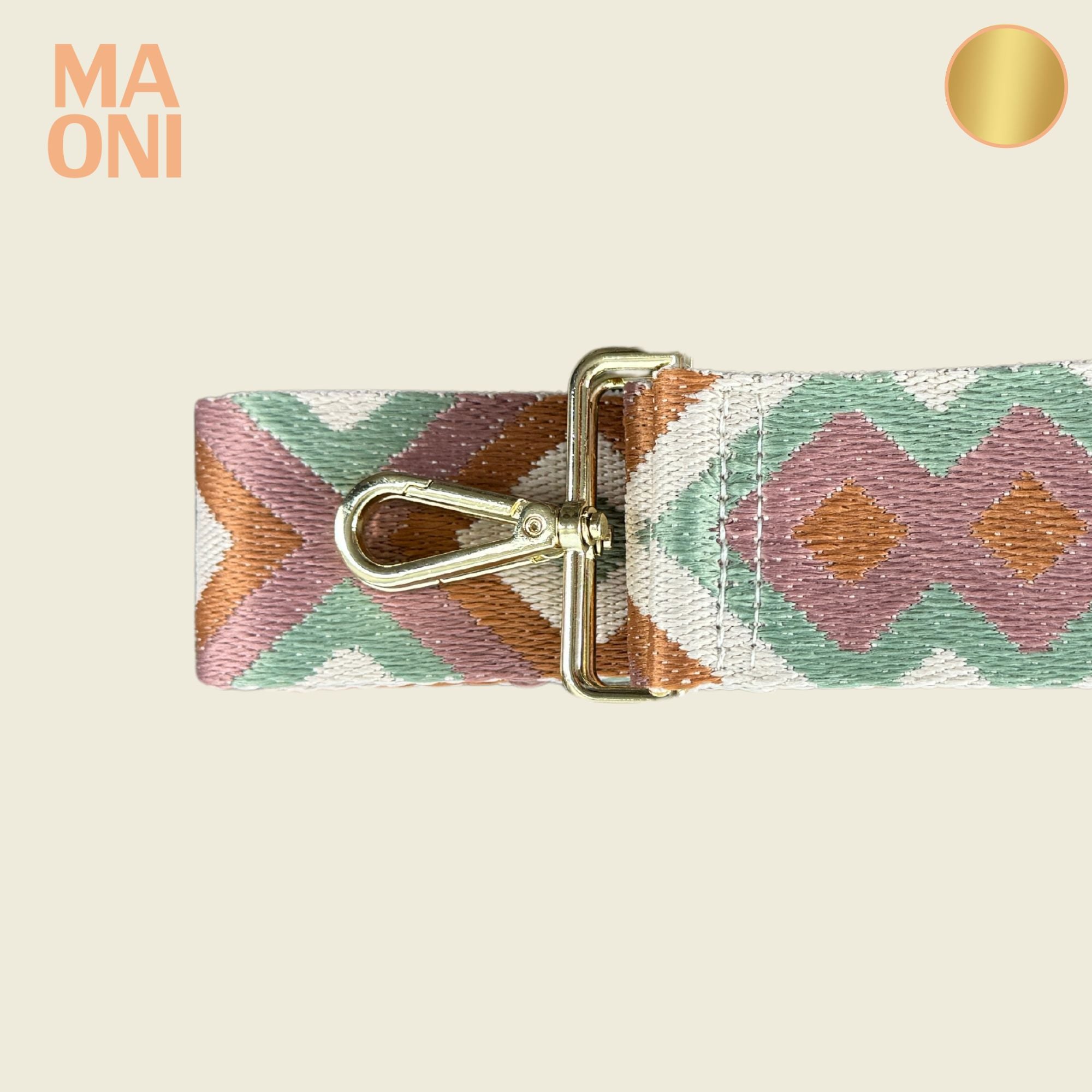 Gurte in Rost, Grün und Beige mit goldfarbenem Verschluss, präsentiert auf beigem ausgeschnittenem Hintergrund.