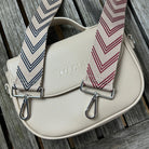 Halfmoon Tasche mit zwei Wechselriemen Taschengurt blau und rot