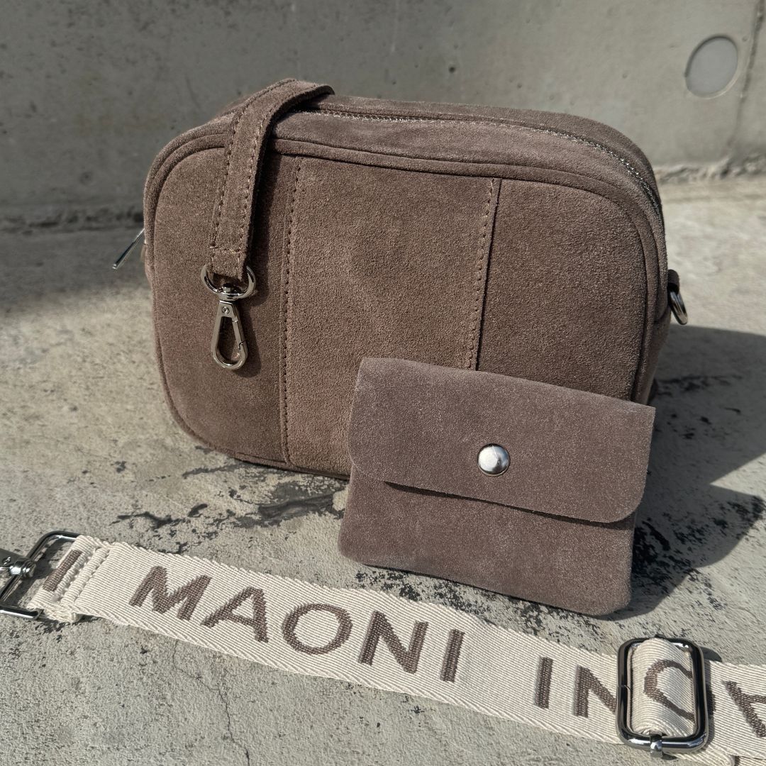 Crossbody Tasche aus Wildleder mit kleiner Geldbörse und breitem Gurt