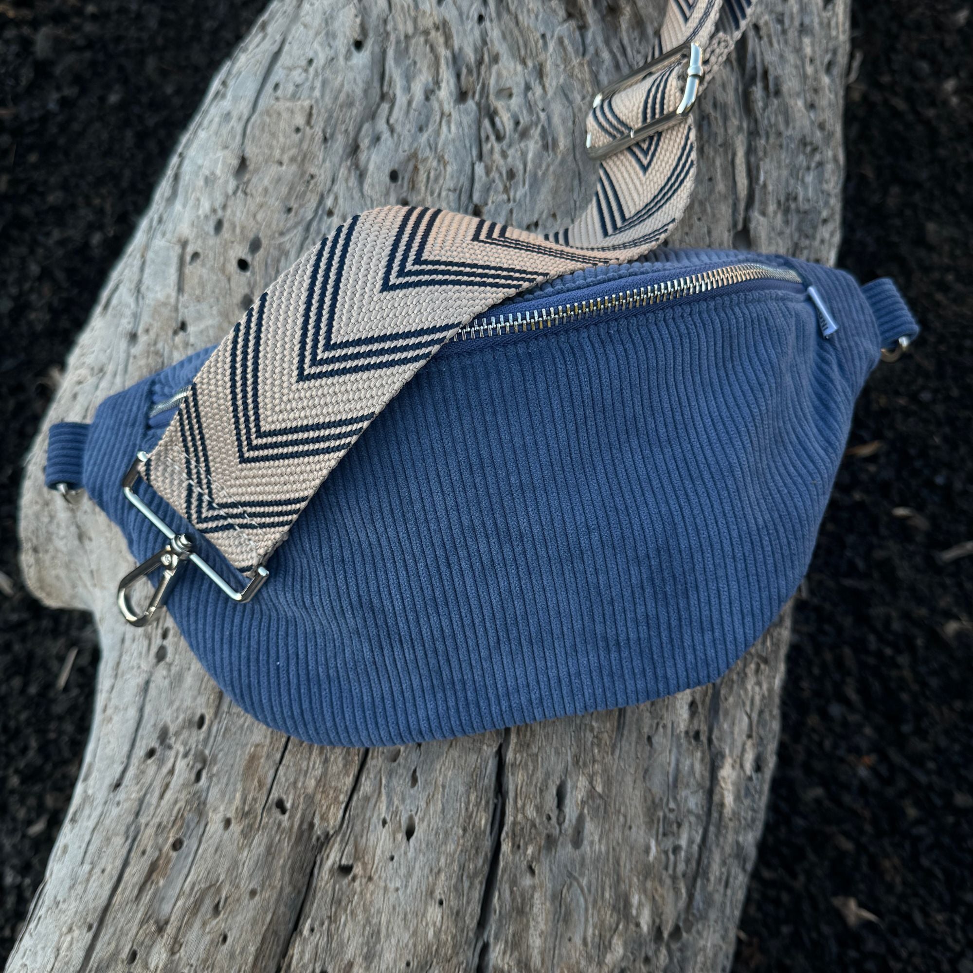 blaue Cord Bauchtasche mit beige blauem Gurt