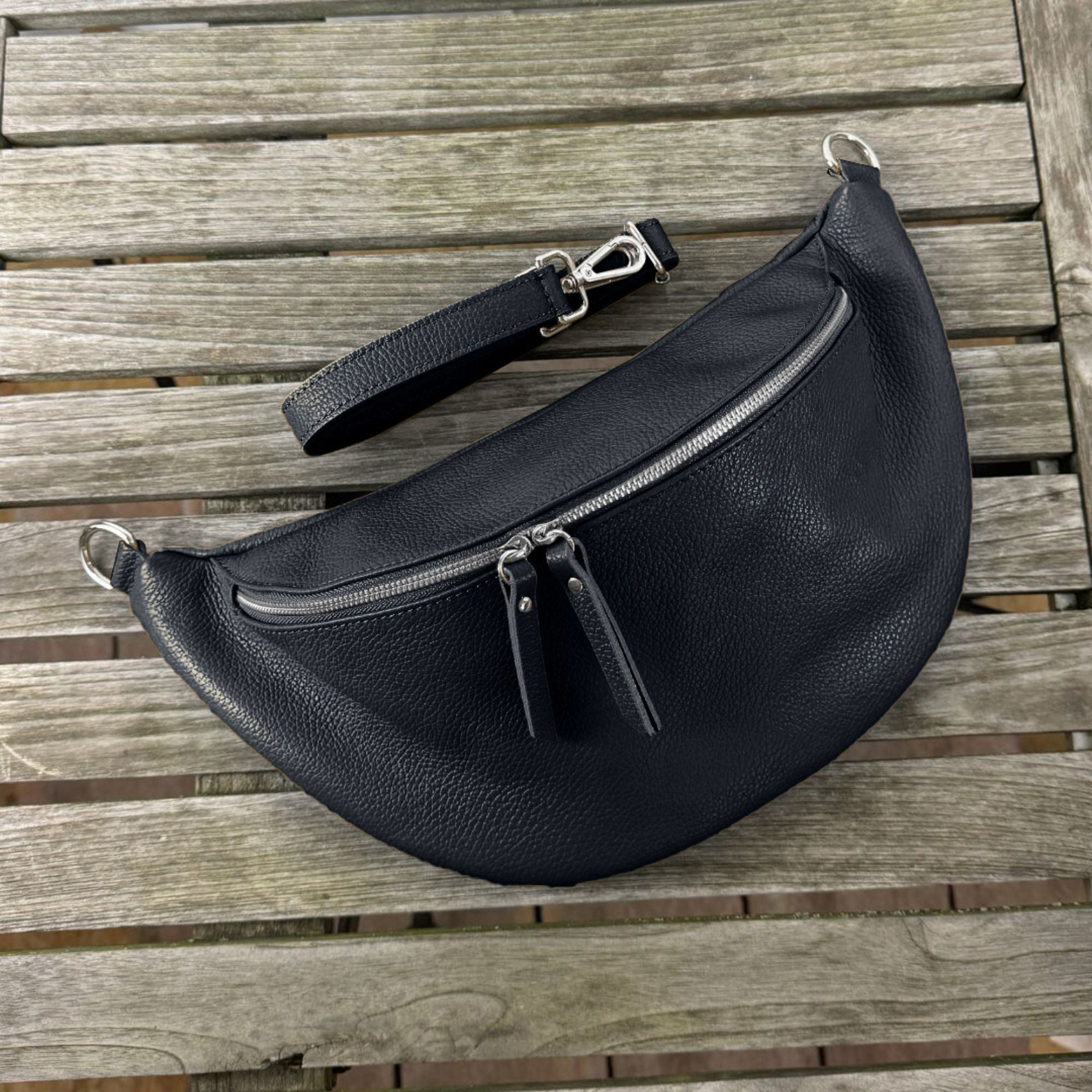 XL Bauchtasche aus Leder in Schwarz mit silberfarbenem Verschluss