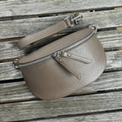 Bauchtasche Damen - Dunkeltaupe - MAONI 